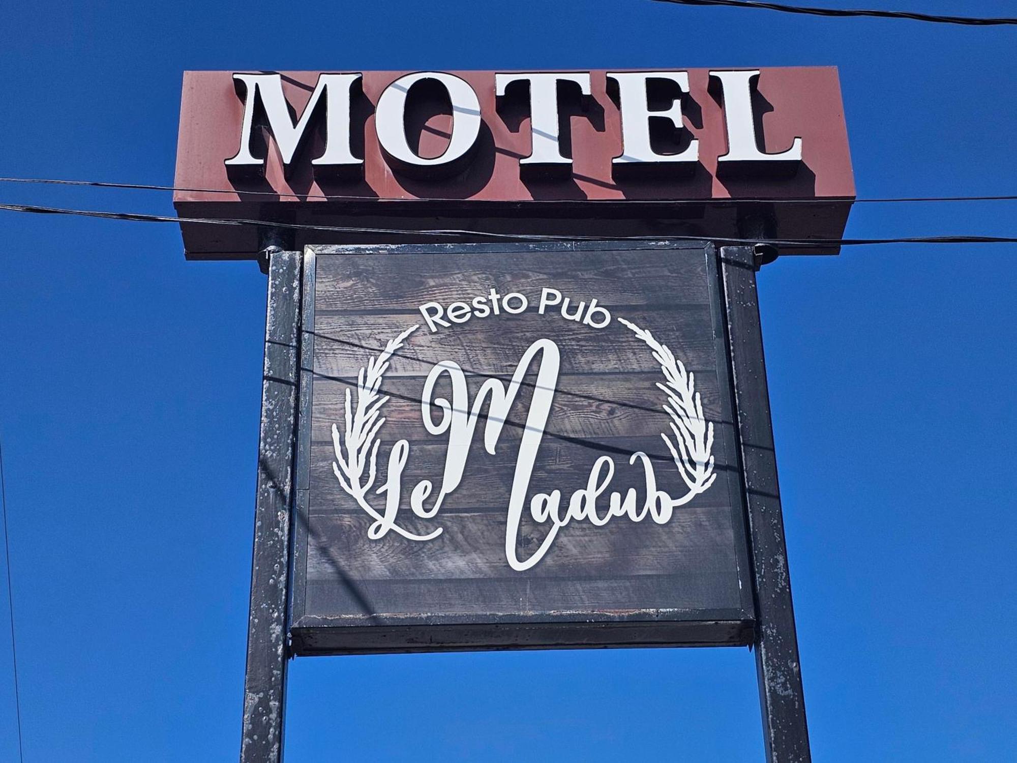 L'Isle-Verte Resto Pub Motel Le Madub מראה חיצוני תמונה